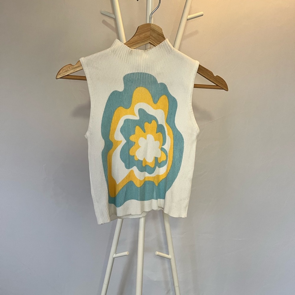 Sleeveless turtleneck top